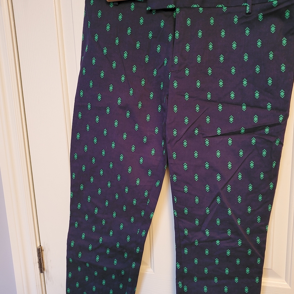 Fun print!! Cropped Gap pants!